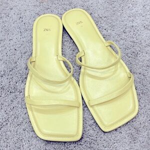 Zara sandals. A nice buttery yellow for the spring/summer season!